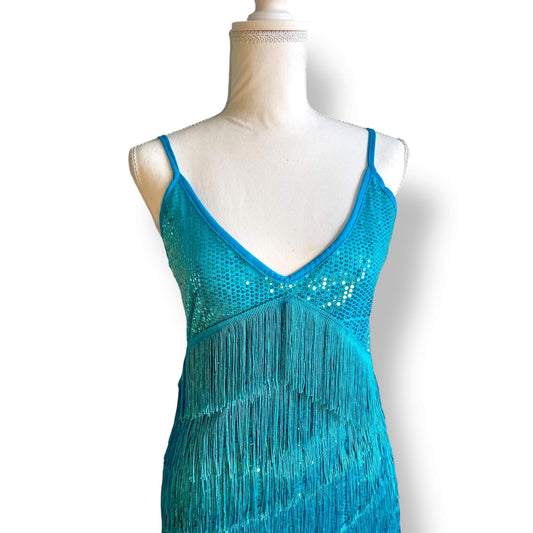 Robe bleue à sequins et franges