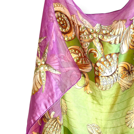 Foulard violet et vert décorée de coquillages