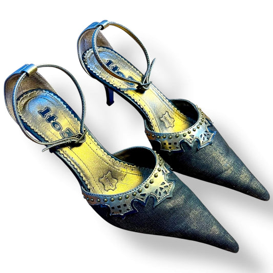 Escarpins dorés et noirs