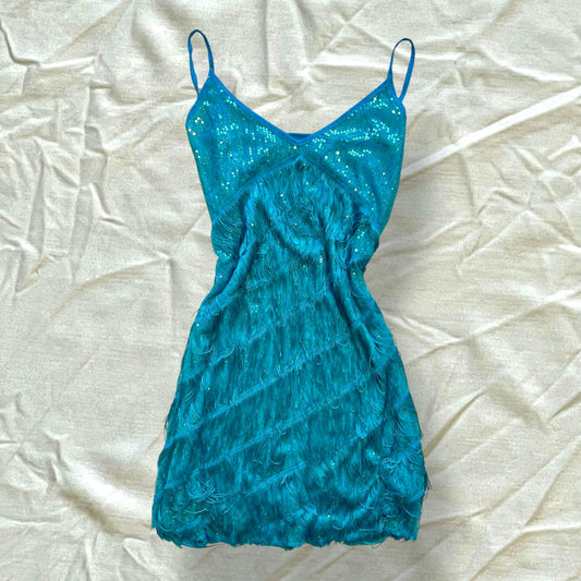 Robe bleue à sequins et franges