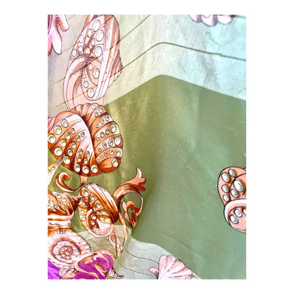 Foulard violet et vert décorée de coquillages