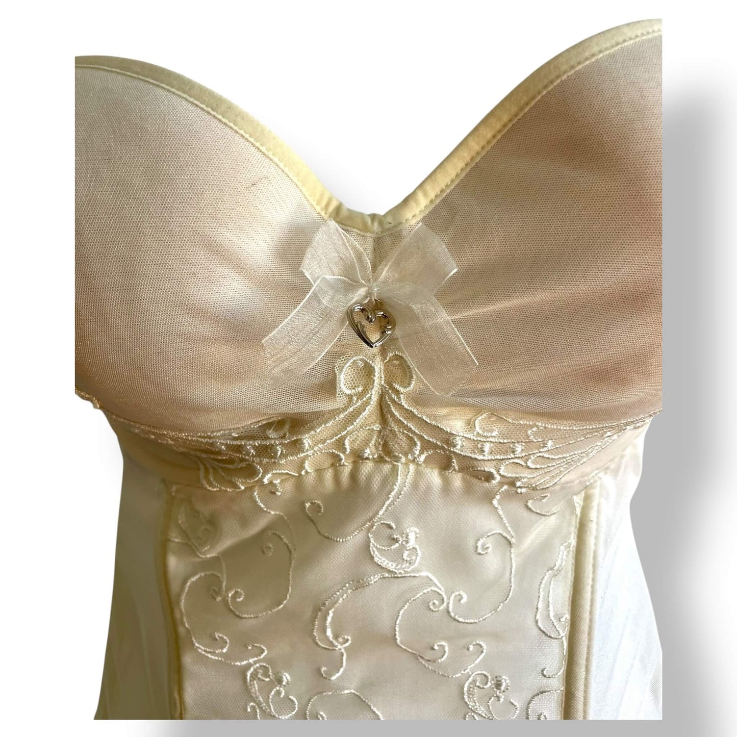 Corset brodé beige avec perles