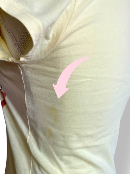 T-shirt jaune avec motif rose