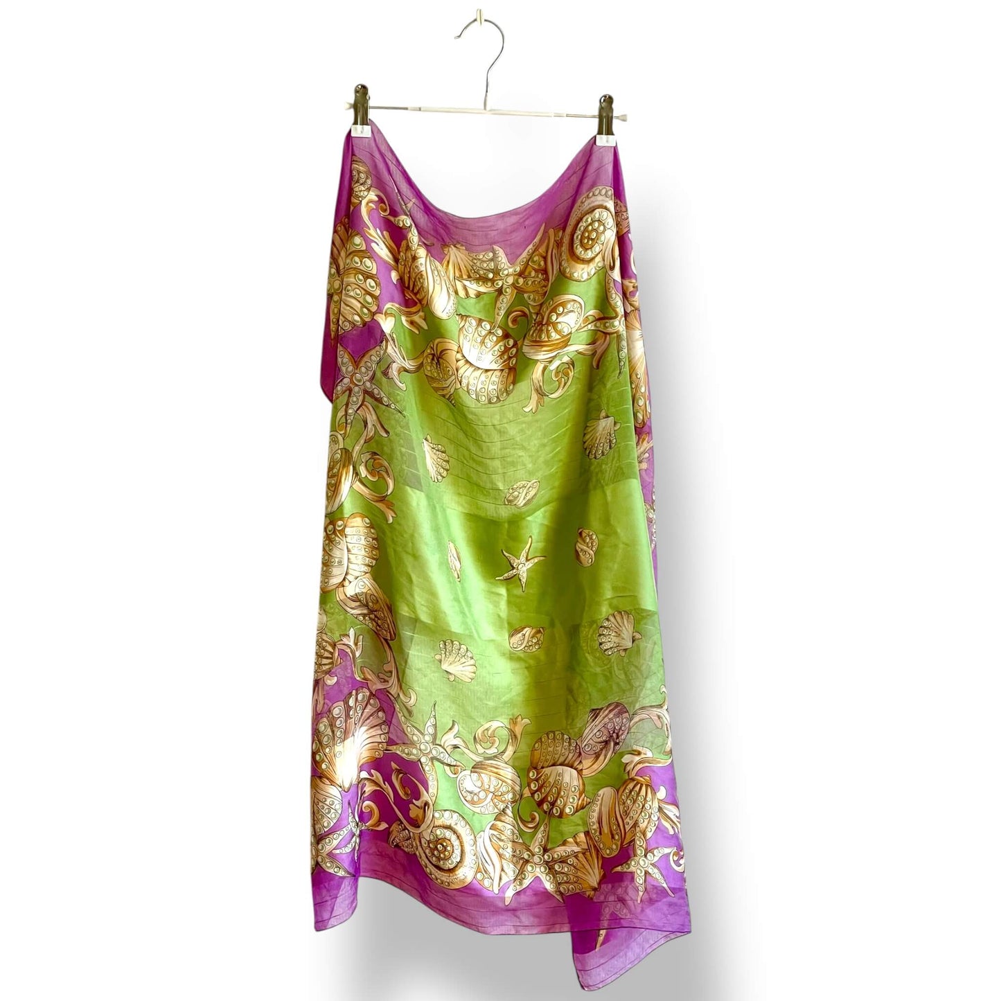 Foulard violet et vert décorée de coquillages