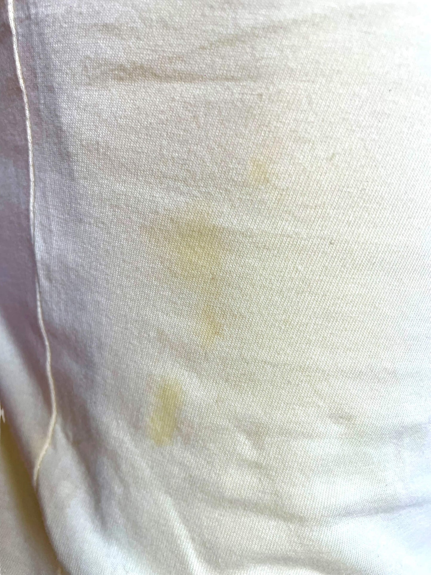 T-shirt jaune avec motif rose