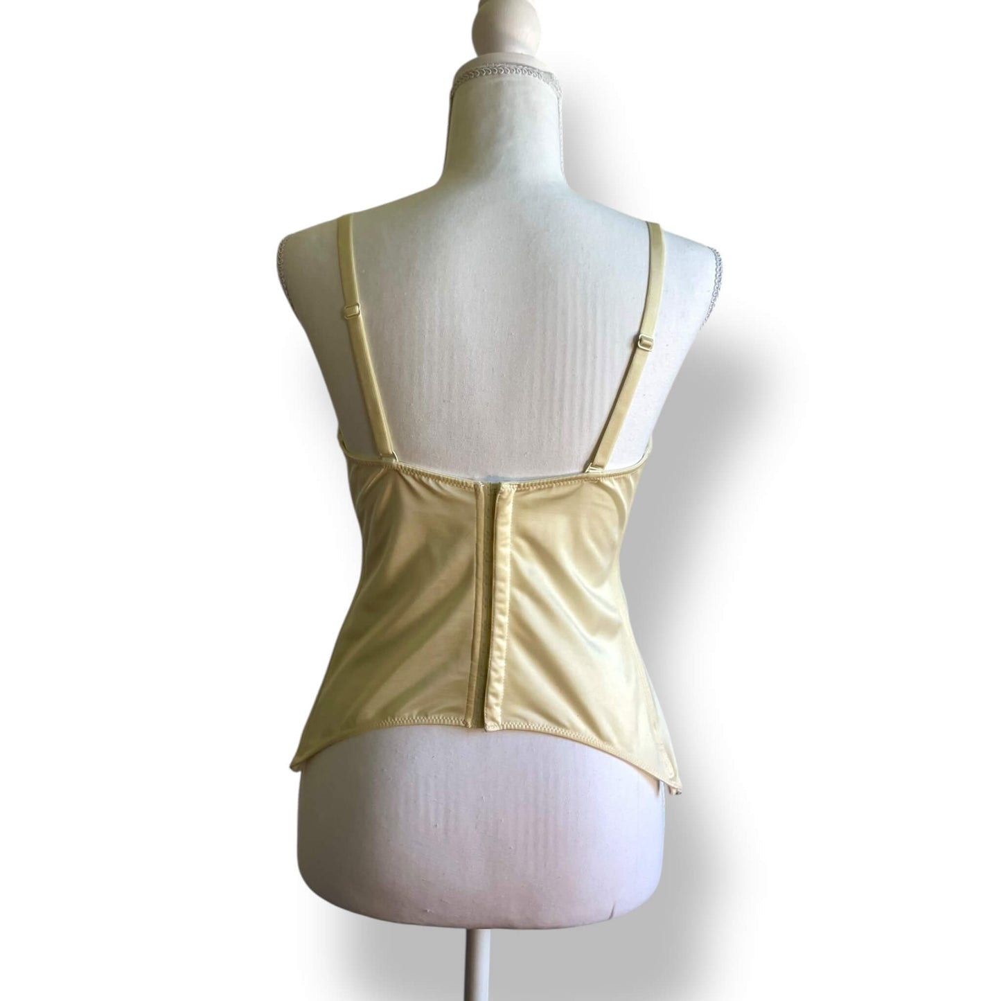 Corset brodé beige avec perles