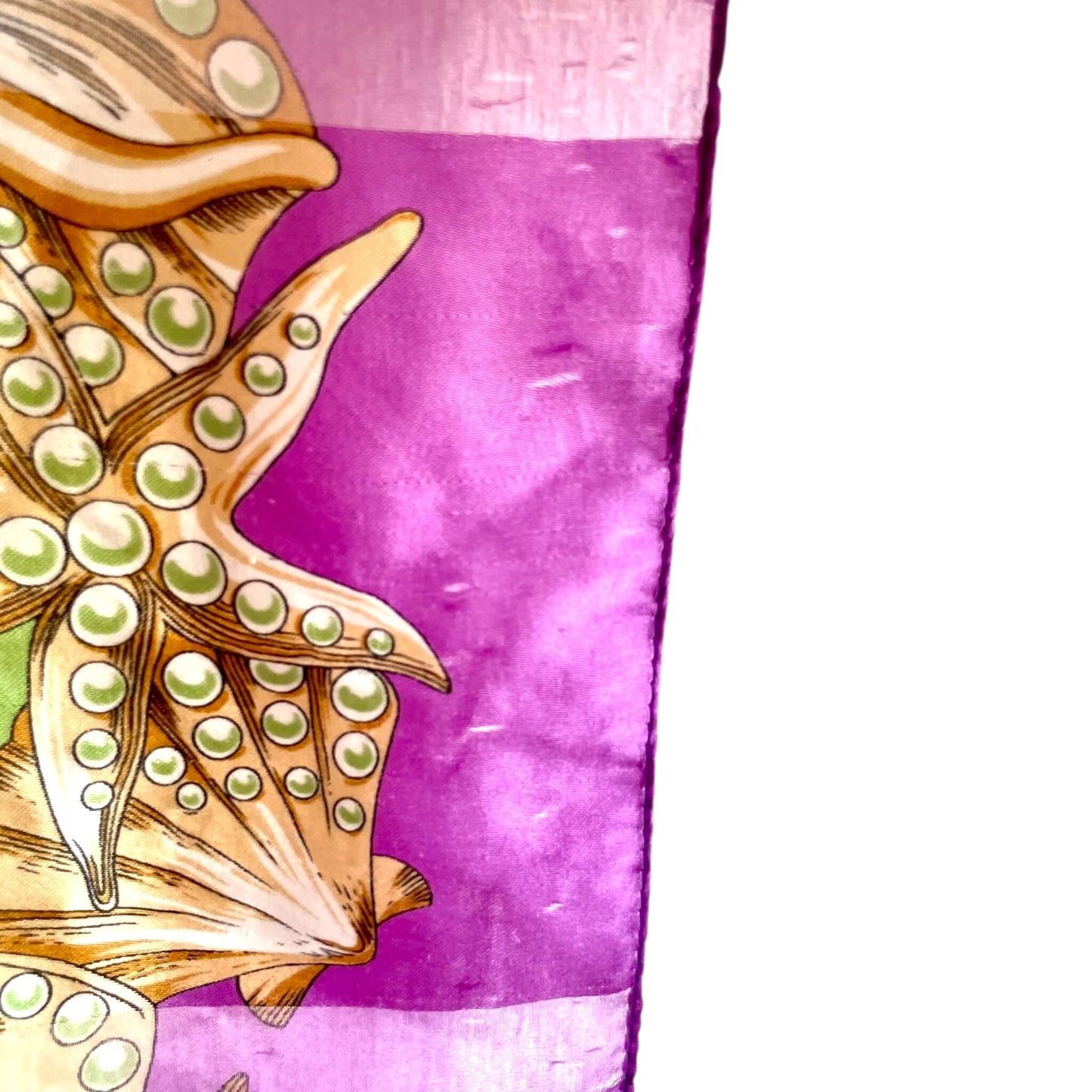 Foulard violet et vert décorée de coquillages