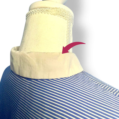 Chemise à rayures blanches et bleues