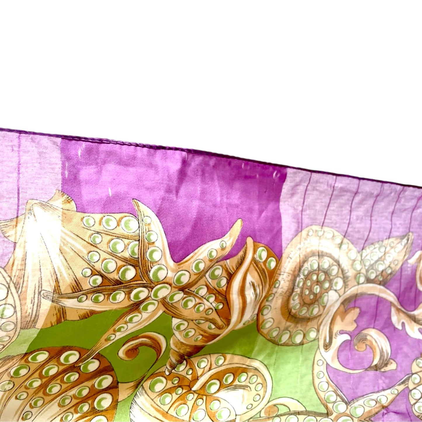Foulard violet et vert décorée de coquillages