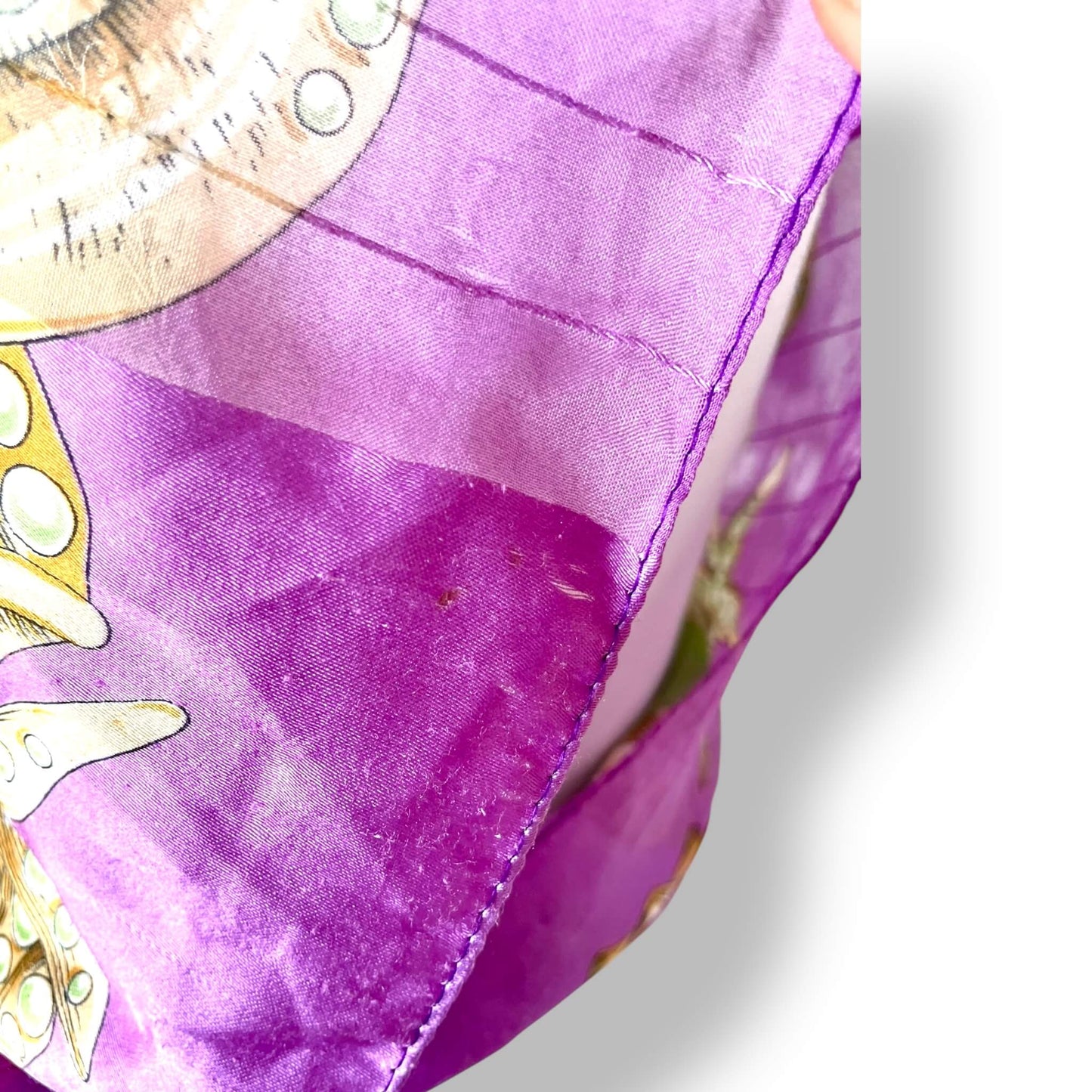 Foulard violet et vert décorée de coquillages