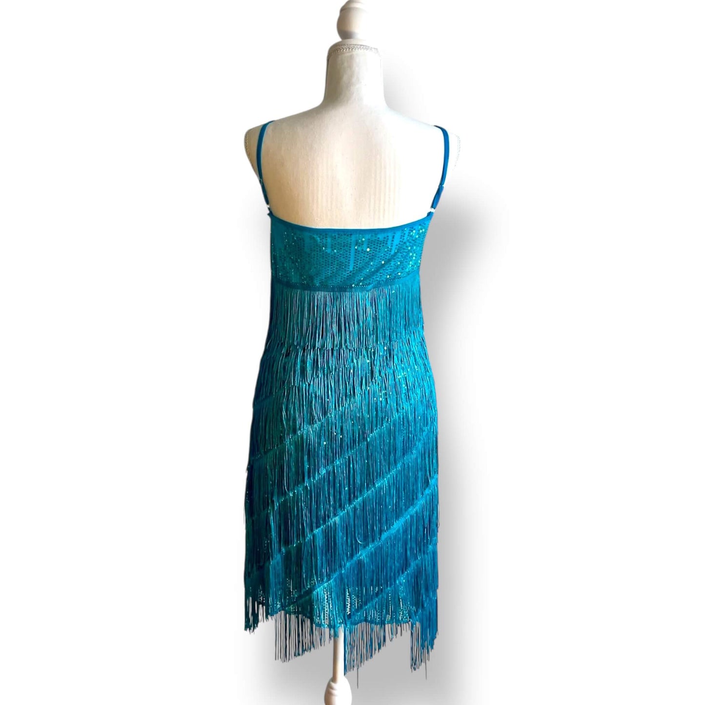 Robe bleue à sequins et franges