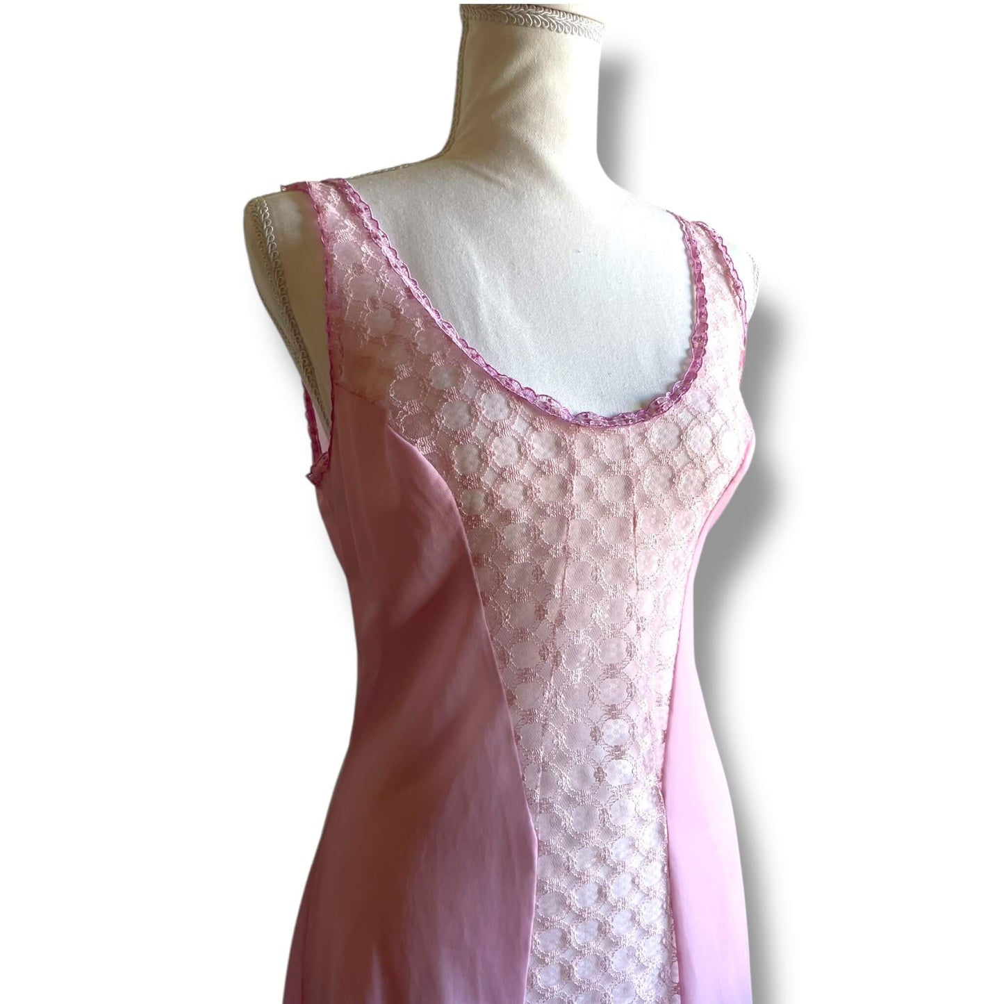 Nuisette rose voile et dentelle