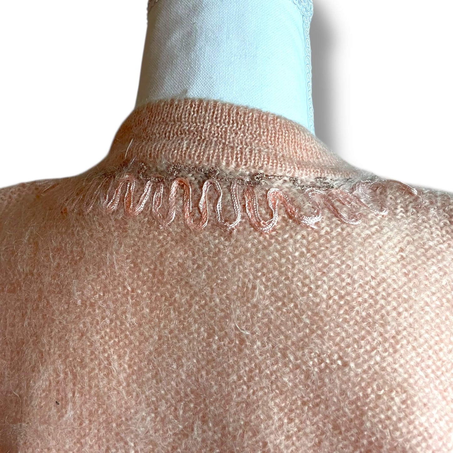 Cardigan rose brodé